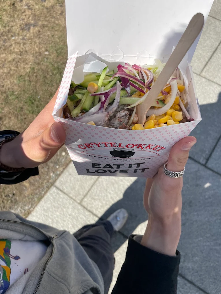 Grytelokket mat og atmosfære